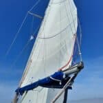 Réalisation d'une grand-voile de croisière semi-lattée blanche