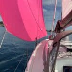 Mise en place d'une voile spy asymétrique rose