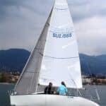 Voilier naviguant sur la mer