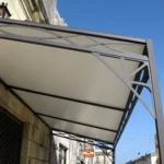 Détail d'une pergola réalisée en aluminium