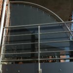 Fermeture de terrasse à l'aide d'une cloison fixe et permanente chez un particulier