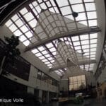 Installation de voiles intérieures pour améliorer l'acoustique d'un grand volume
