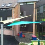 Meltem voile d'ombrage dans le jardin d'une crèche