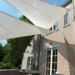 Voile triangulaire pour terrasse