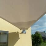 Voile triangulaires pour terrasse d'une maison