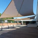 Installation de voiles d'ombrage Pampero dans un tennis club