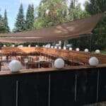 Installation de voiles d'ombrage Pampero sur la terrasse d'un restaurant