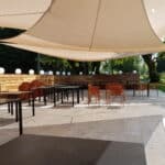 Installation de voiles d'ombrage Pampero sur la terrasse d'un restaurant