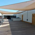 Installation de voiles d'ombrage Pampero dans un tennis club