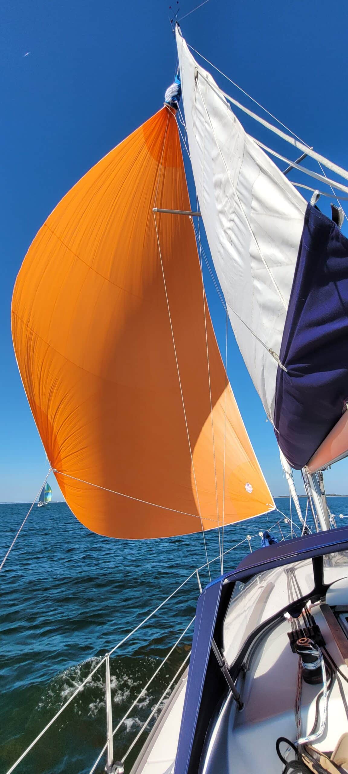 Sun Odyssey 32i avec un spi asymétrique